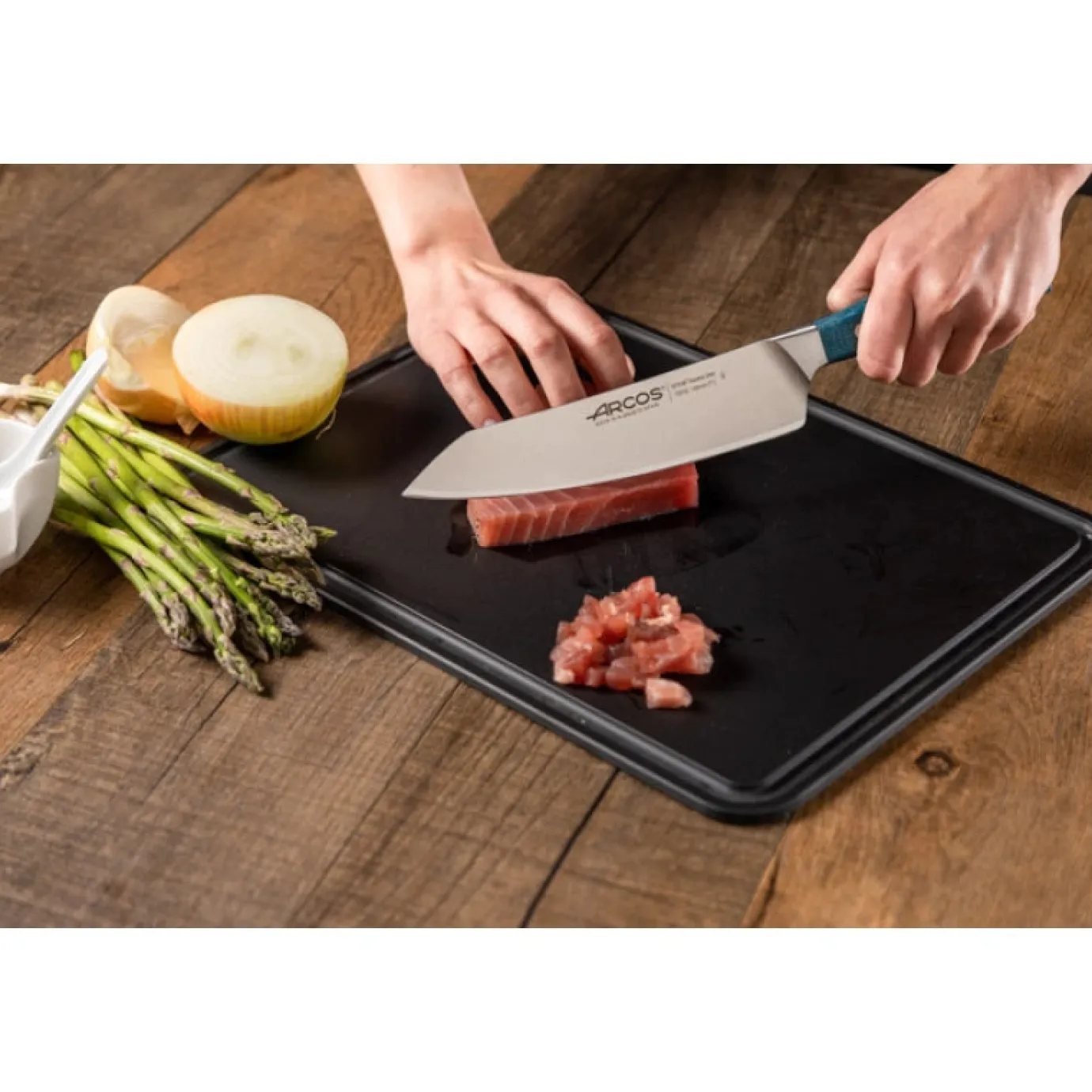 ARCOS Cuchillos Para Pescado|Japoneses|Cuchillo Rocking Santoku Serie Brooklyn 190 mm