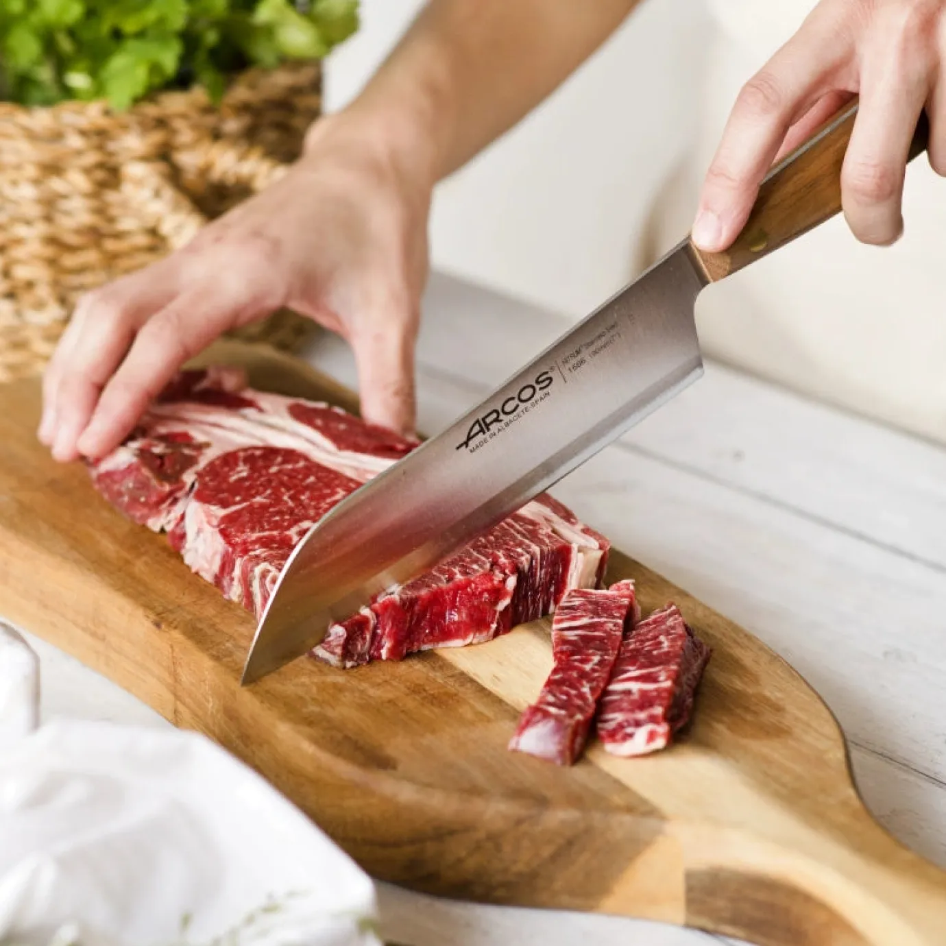 ARCOS Cuchillos Para Pescado|Japoneses|Cuchillo Santoku Serie Nórdika 190 mm
