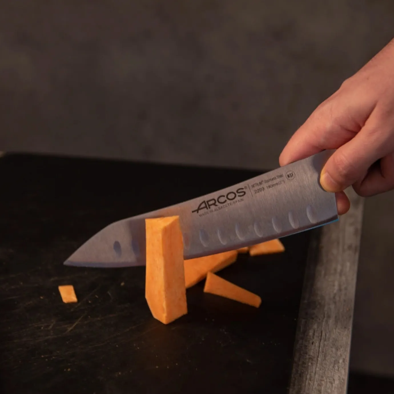 ARCOS Japoneses|Rocking Santoku Serie Ópera 180 mm